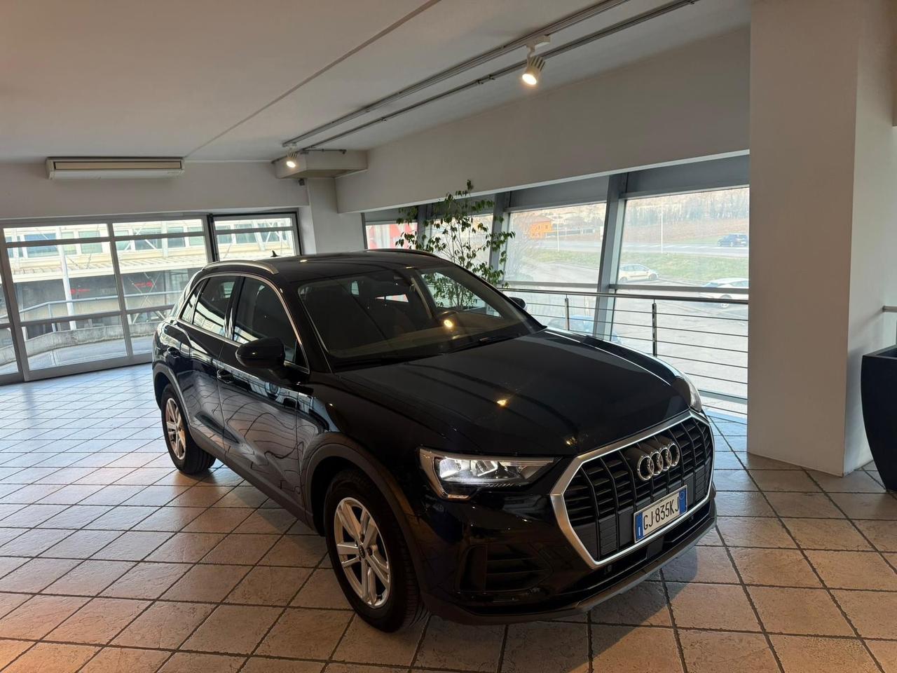 Audi Q3 35 TDI S tronic Business