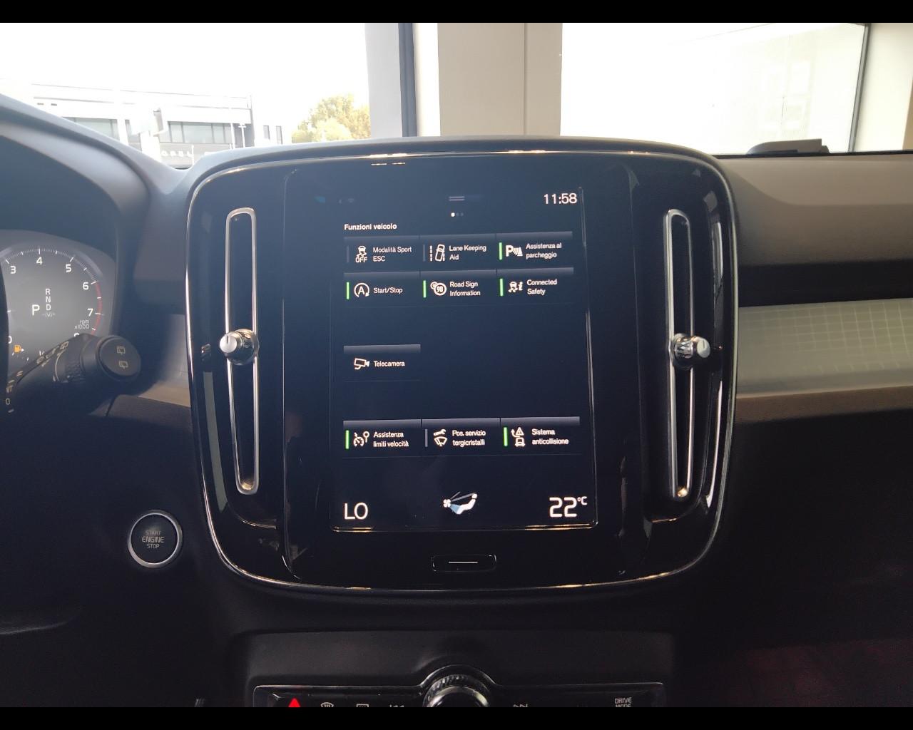 VOLVO XC40 - XC40 1.5 t2 Momentum Pro auto my21