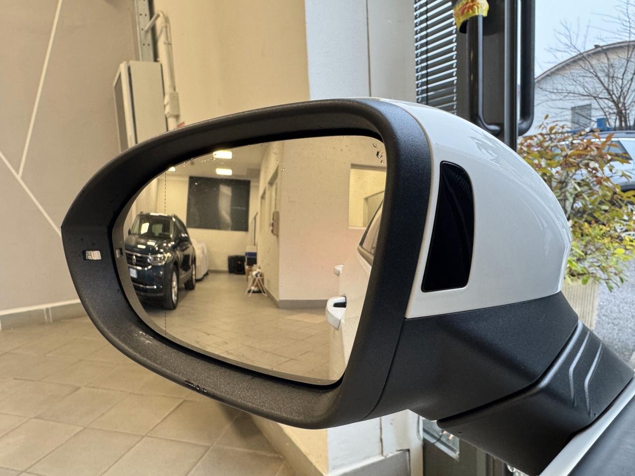 Volkswagen Golf 1.5TSi evo R-Line / NO VINCOLI / Fari Performance