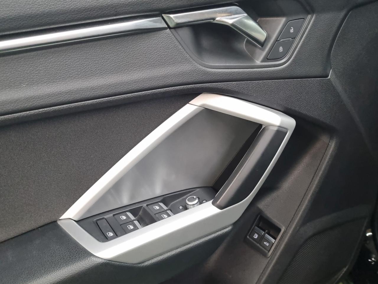 Audi Q3 SPORTBACK 45 TFSI e S tronic Business Plus