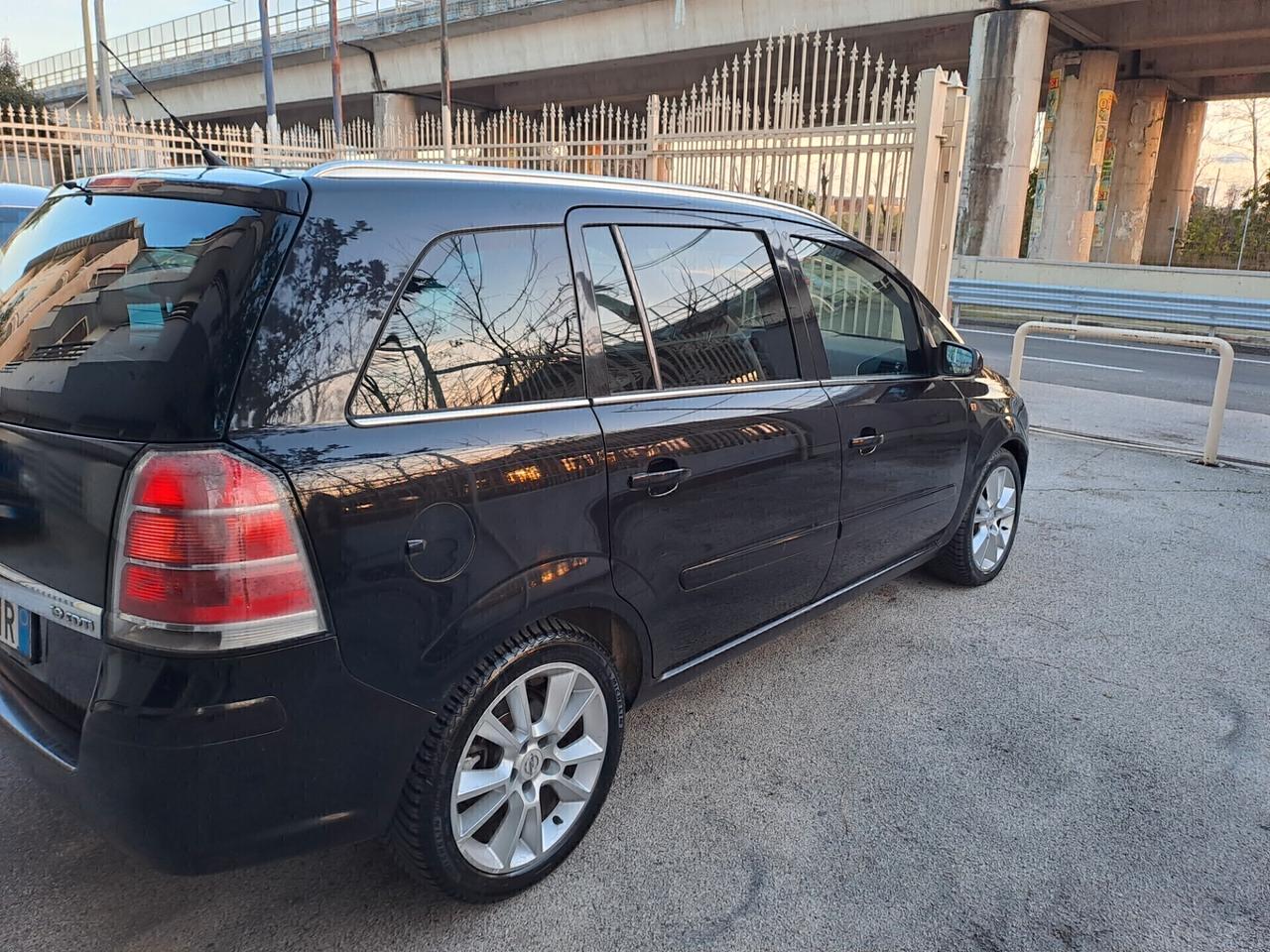 Opel Zafira 1.9 CDTI 120CV Cosmo 7 POSTI