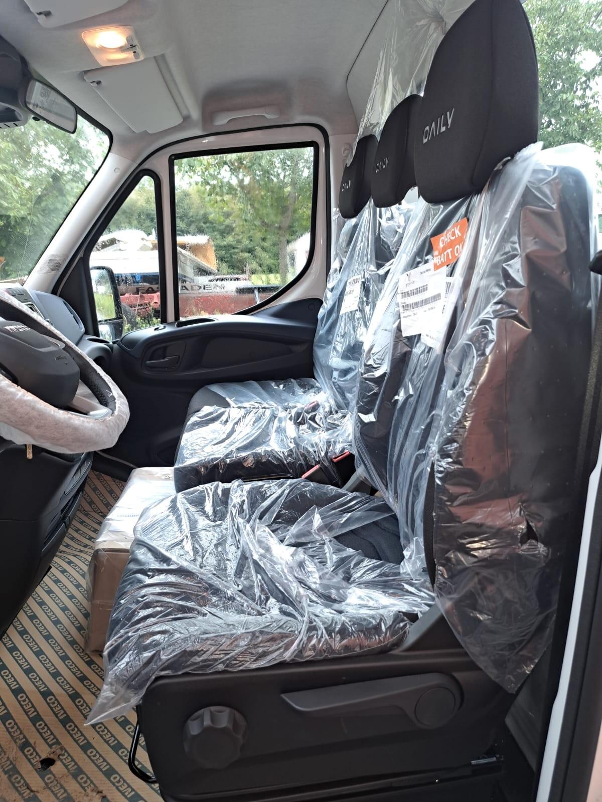 Carroattrezzi IVECO DAILY 35C18 km 0