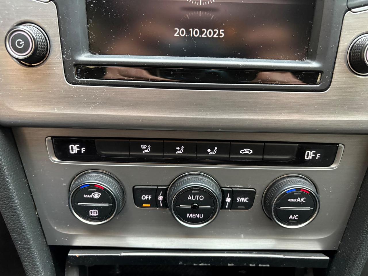 Volkswagen Golf 1.6 TDI Bluemotion #7595