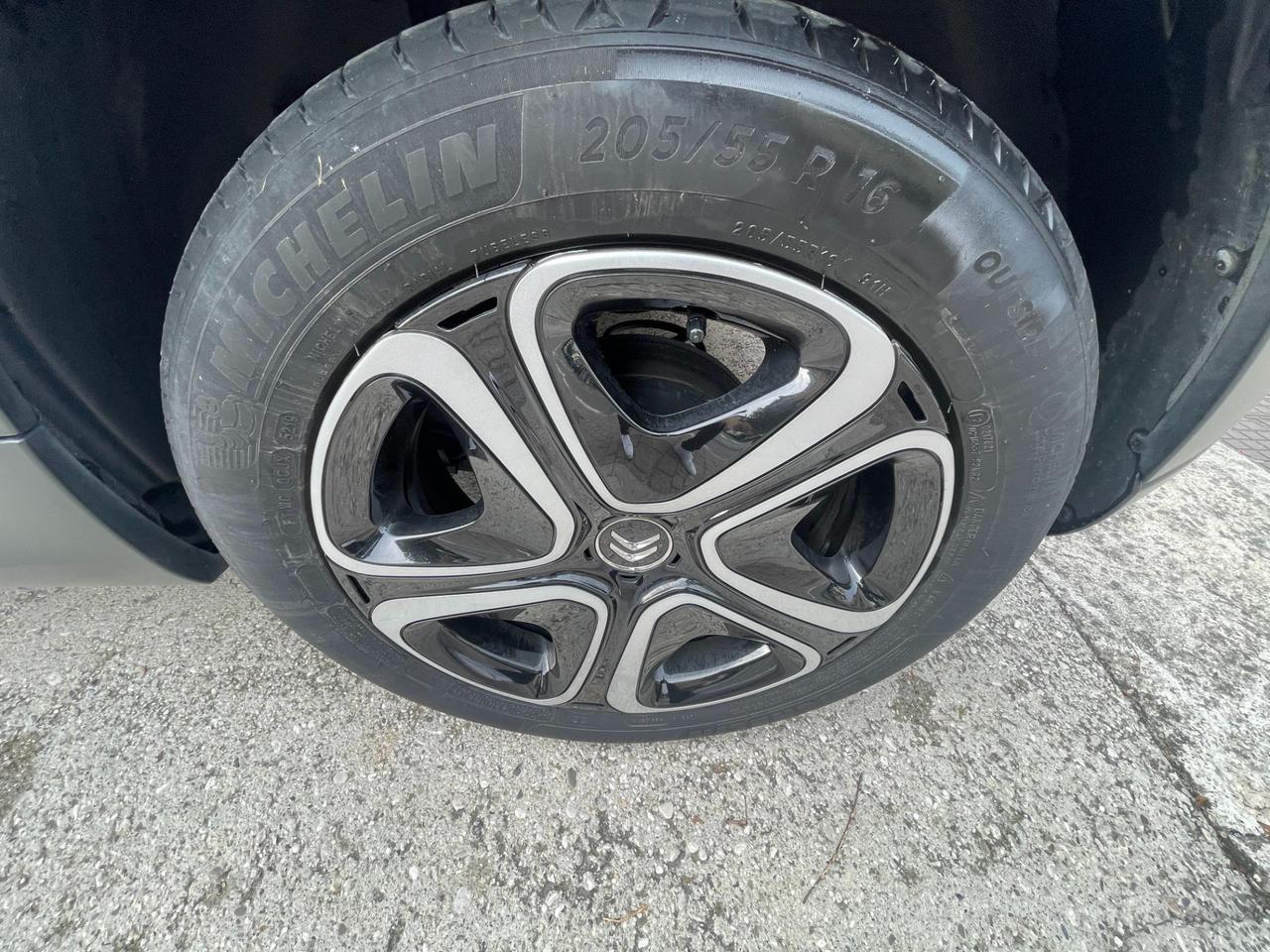 Citroen C3 1.2 puretech Shine s&s 83cv neopatentati my18