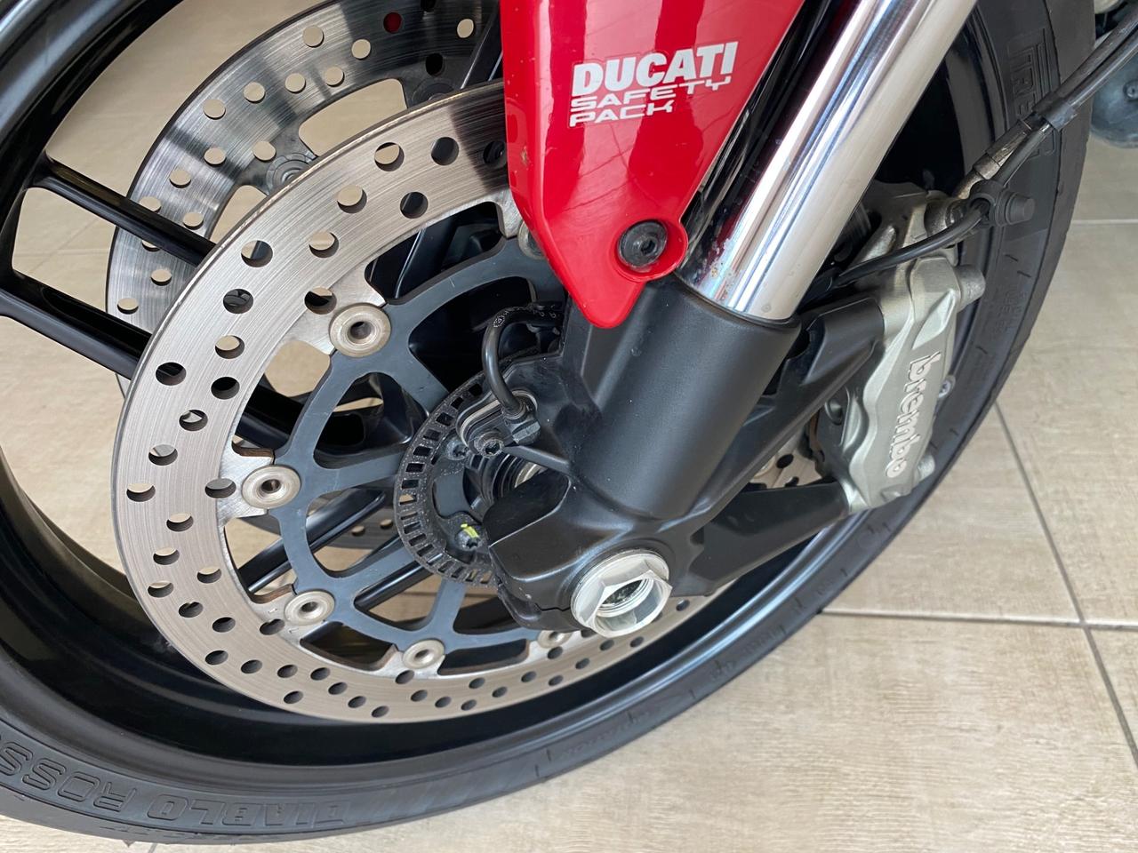 DUCATI MONSTER 821 ABS