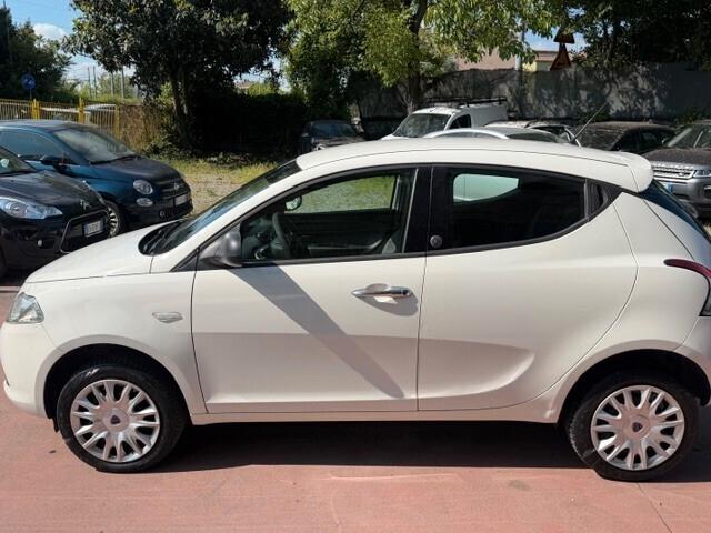 Lancia Ypsilon 0.9 TwinAir 85 CV 5 porte Metano Ecochic