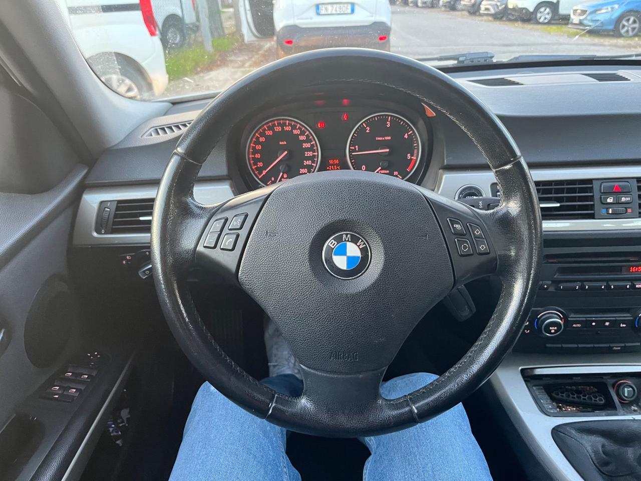 Bmw 318 318d 2.0 143CV cat MSport 2012