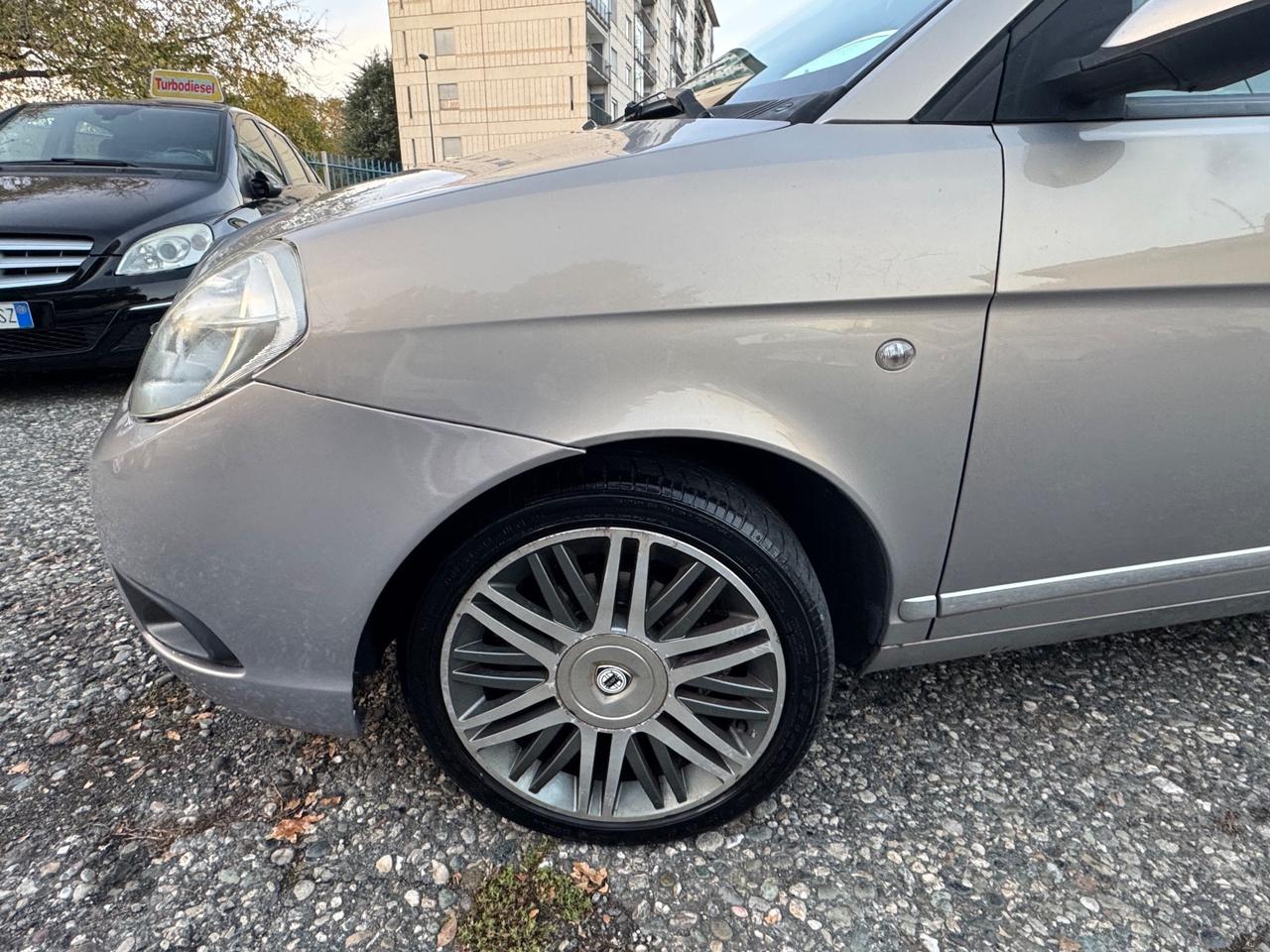 Lancia Ypsilon 1.4 Platino