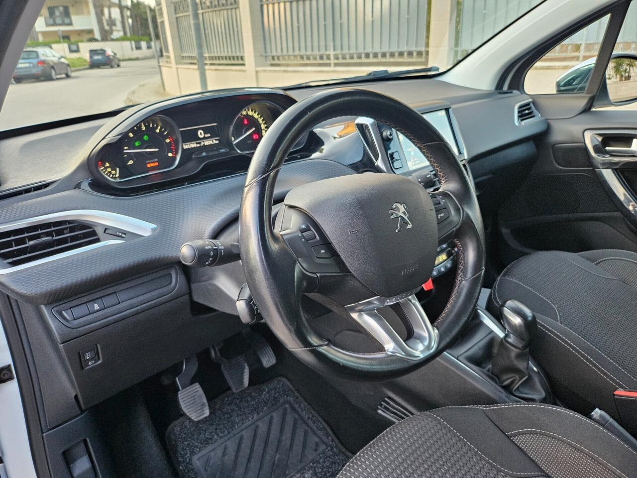Peugeot 208 1.6 BlueHDi 100 CV Allure