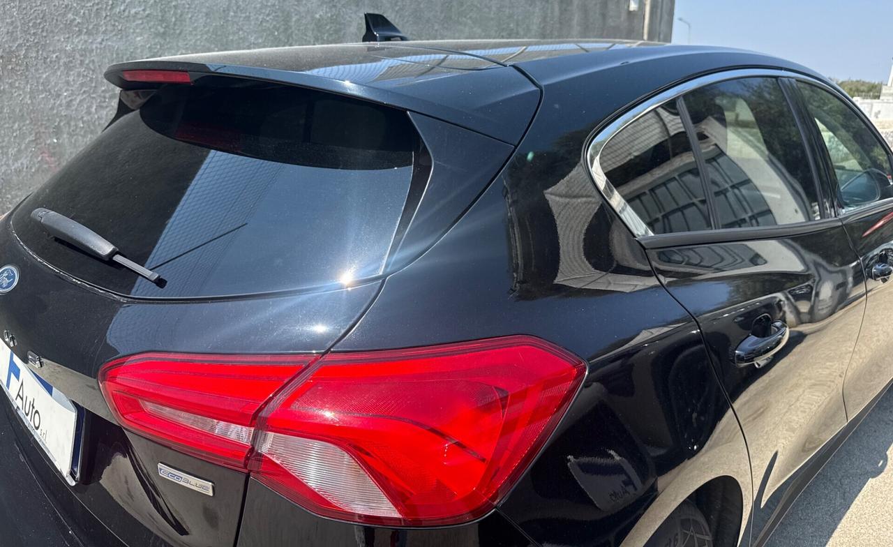 Ford Focus 1.5 TDCi 120 CV Titanium,LED diurni,Navi,Paddle,retrocamera,ecc.