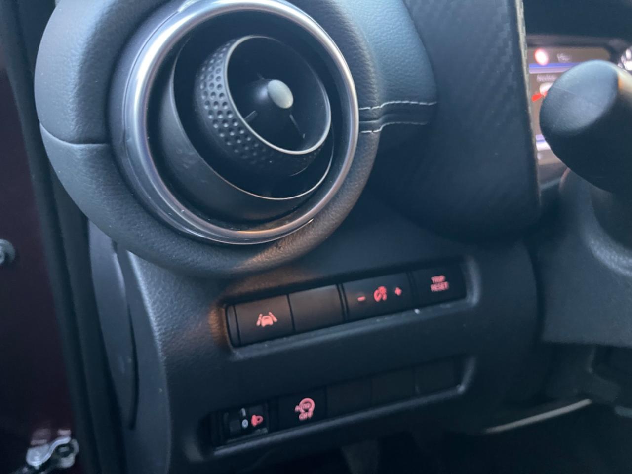 Nissan Juke 1.0 DIG-T 114 CV N-Connecta KM 70.000 CERTIFICATI!!!