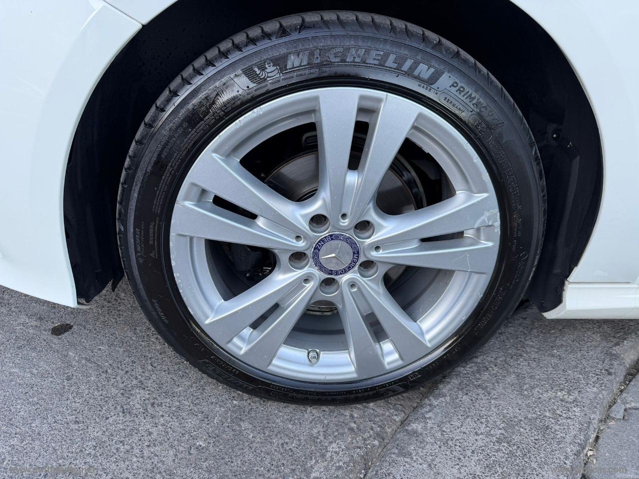 MERCEDES-BENZ A 180 d Premium