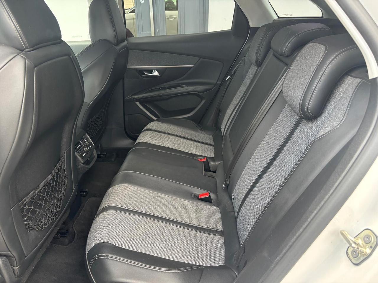 Peugeot 3008 ALLURE 1.2 PureTech 130CV - 2019