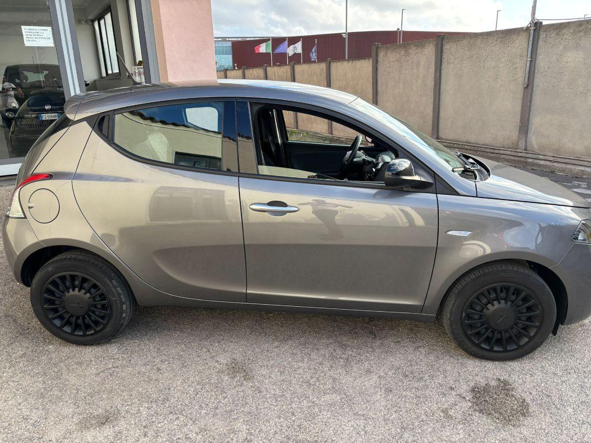 LANCIA Ypsilon 1.0 FireFly 5p S&S Hybrid Silver
