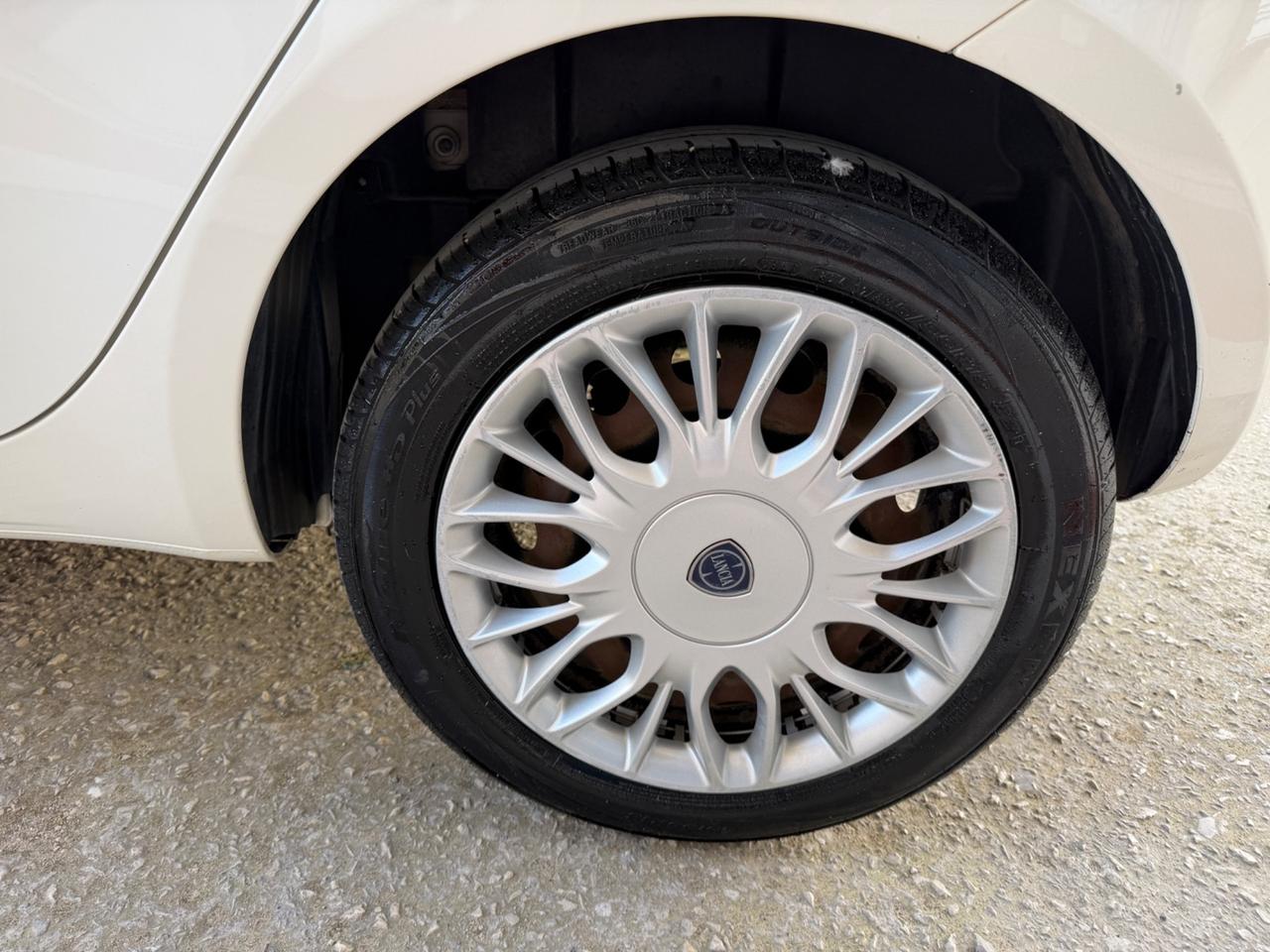 Lancia Ypsilon 1.3 MJT 95 CV 5 porte Gold