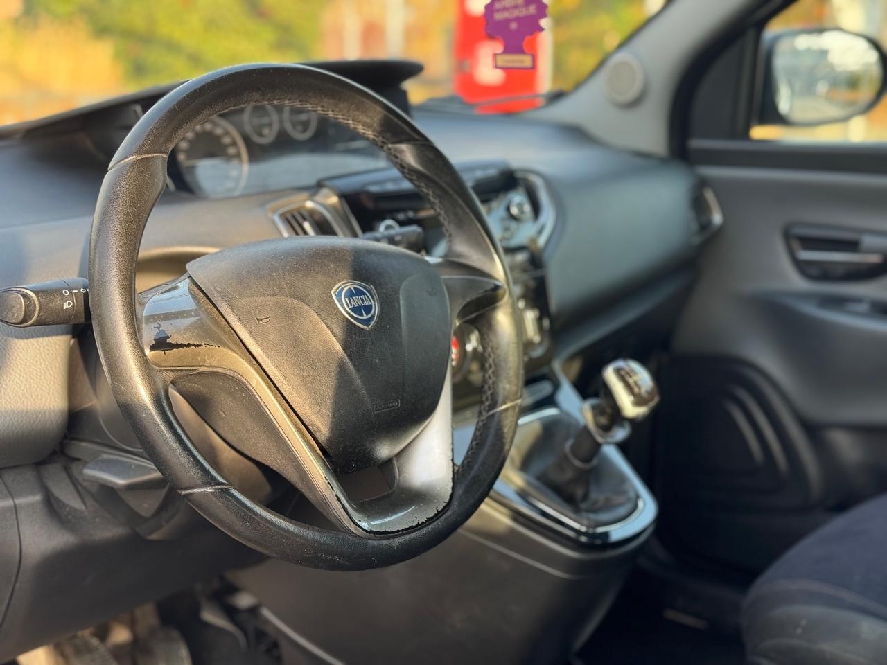 Lancia Ypsilon 1.2 69 CV 5 porte S&S Platinum
