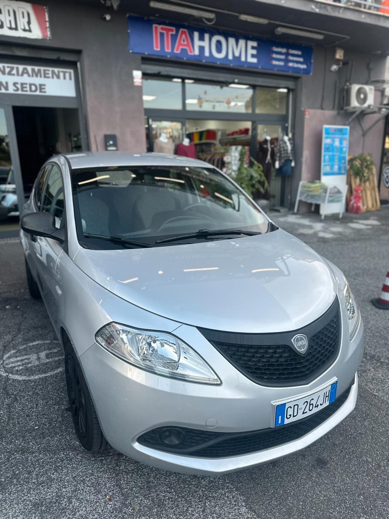Lancia Ypsilon 1.0 FireFly 5 porte S&S Hybrid Ecochic Silver
