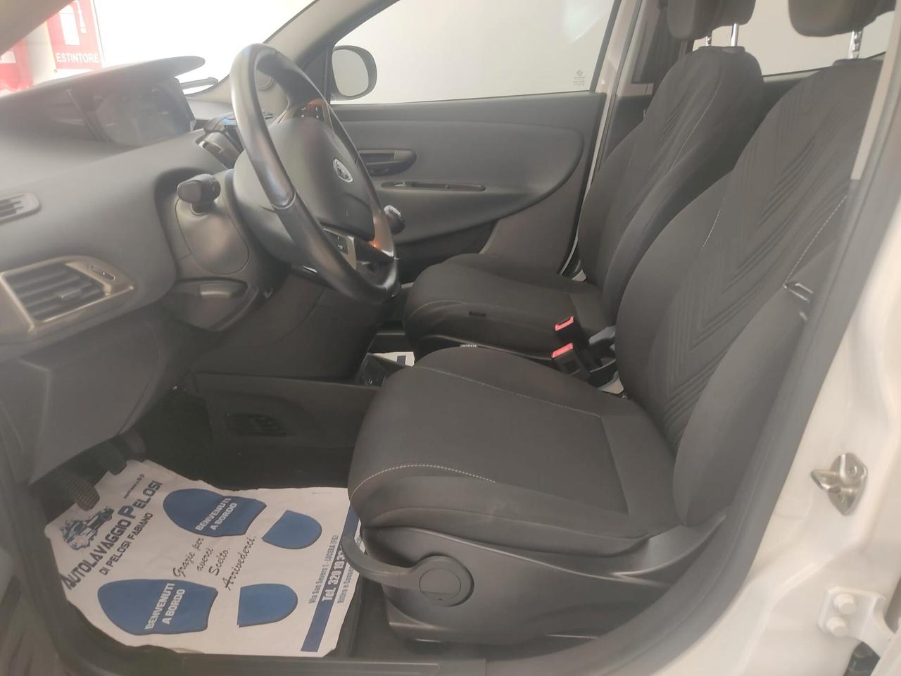 Lancia Ypsilon 1.0 FireFly 5 porte Hybrid Gold