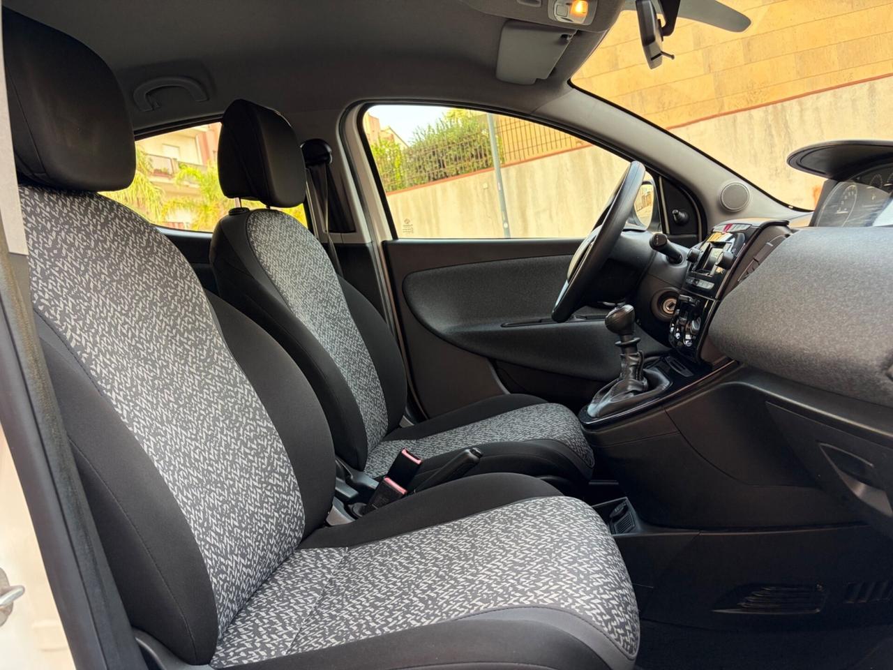 Lancia Ypsilon 1.0 FireFly benz ideale per neopate