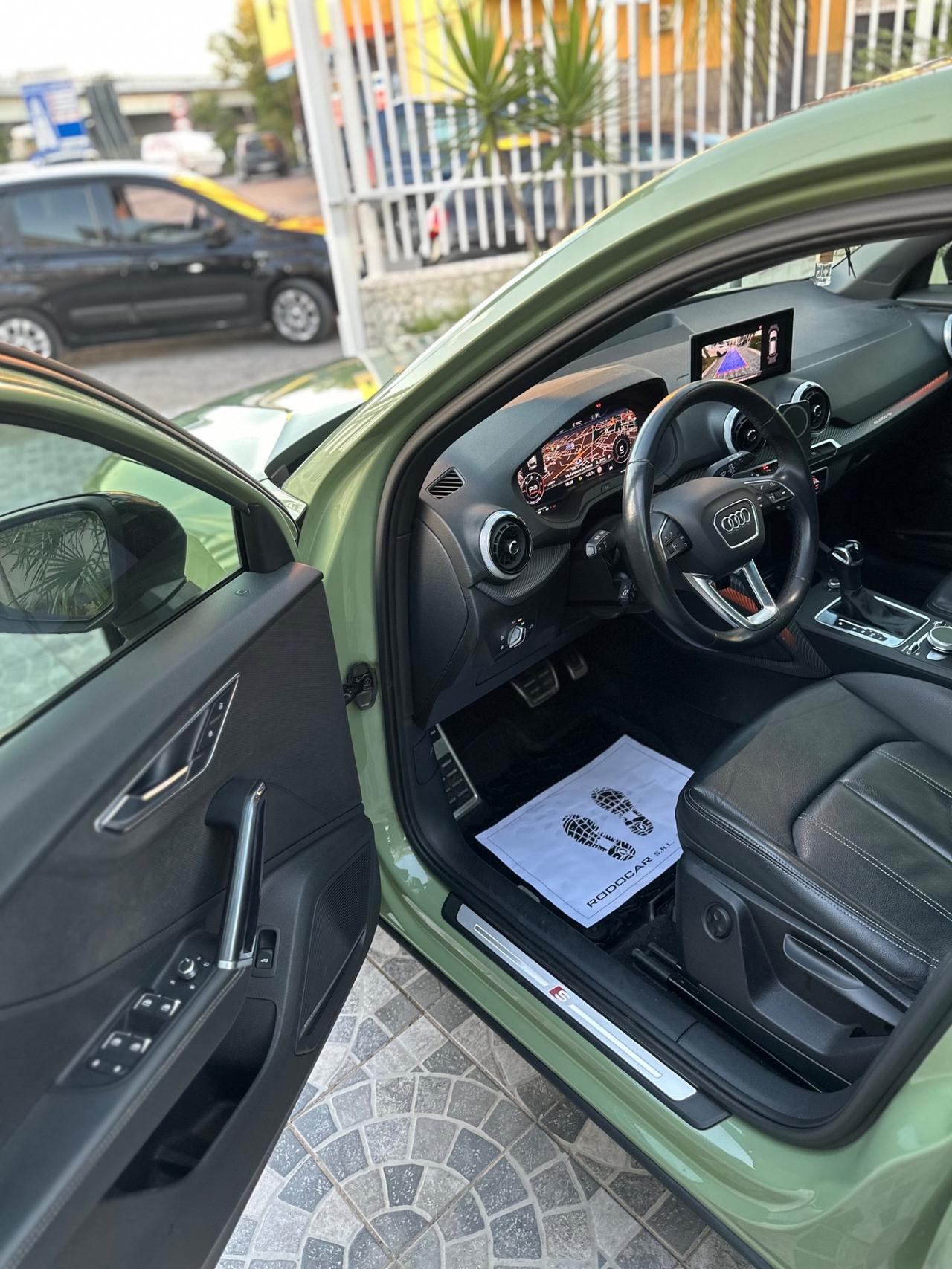 Audi Q2 35 TDI S tronic Identity Black