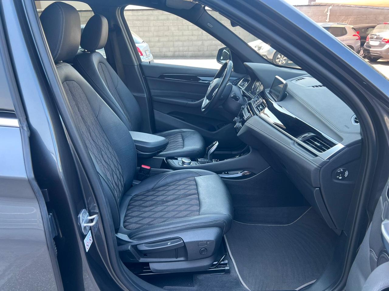 Bmw X1 sdrive18d xLine auto LED/NAVI/PELLE/18; PERFETTA