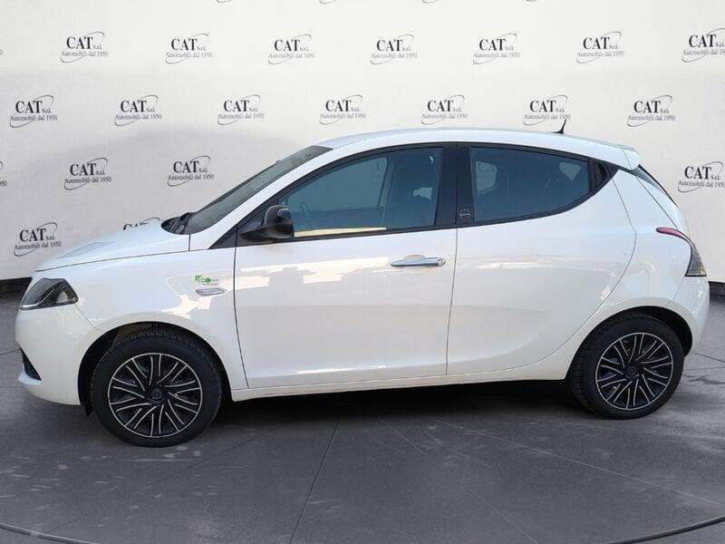 Lancia Ypsilon 0.9 silver hybrid