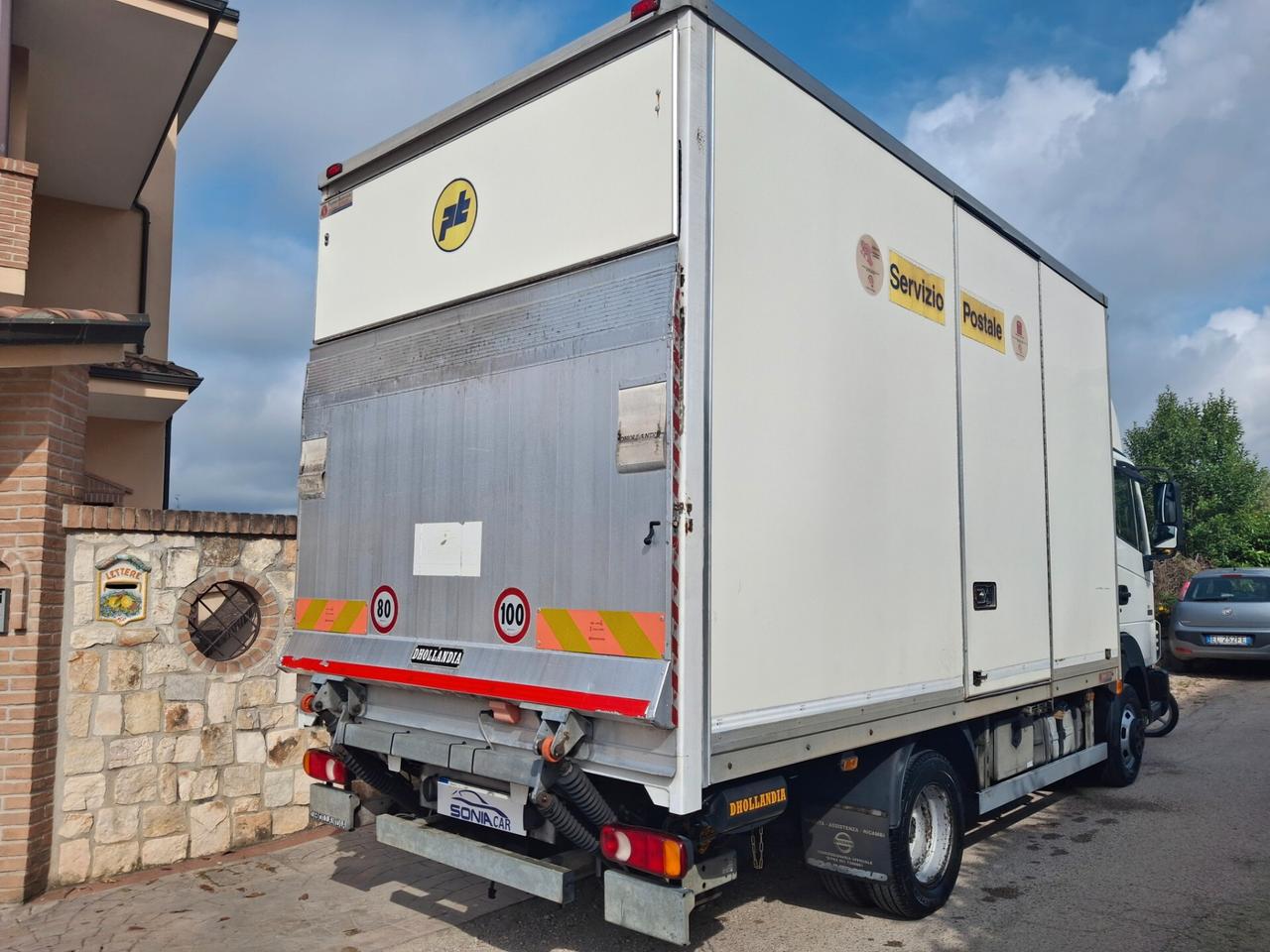 Nissan atelion con pedana posteriore idraulica