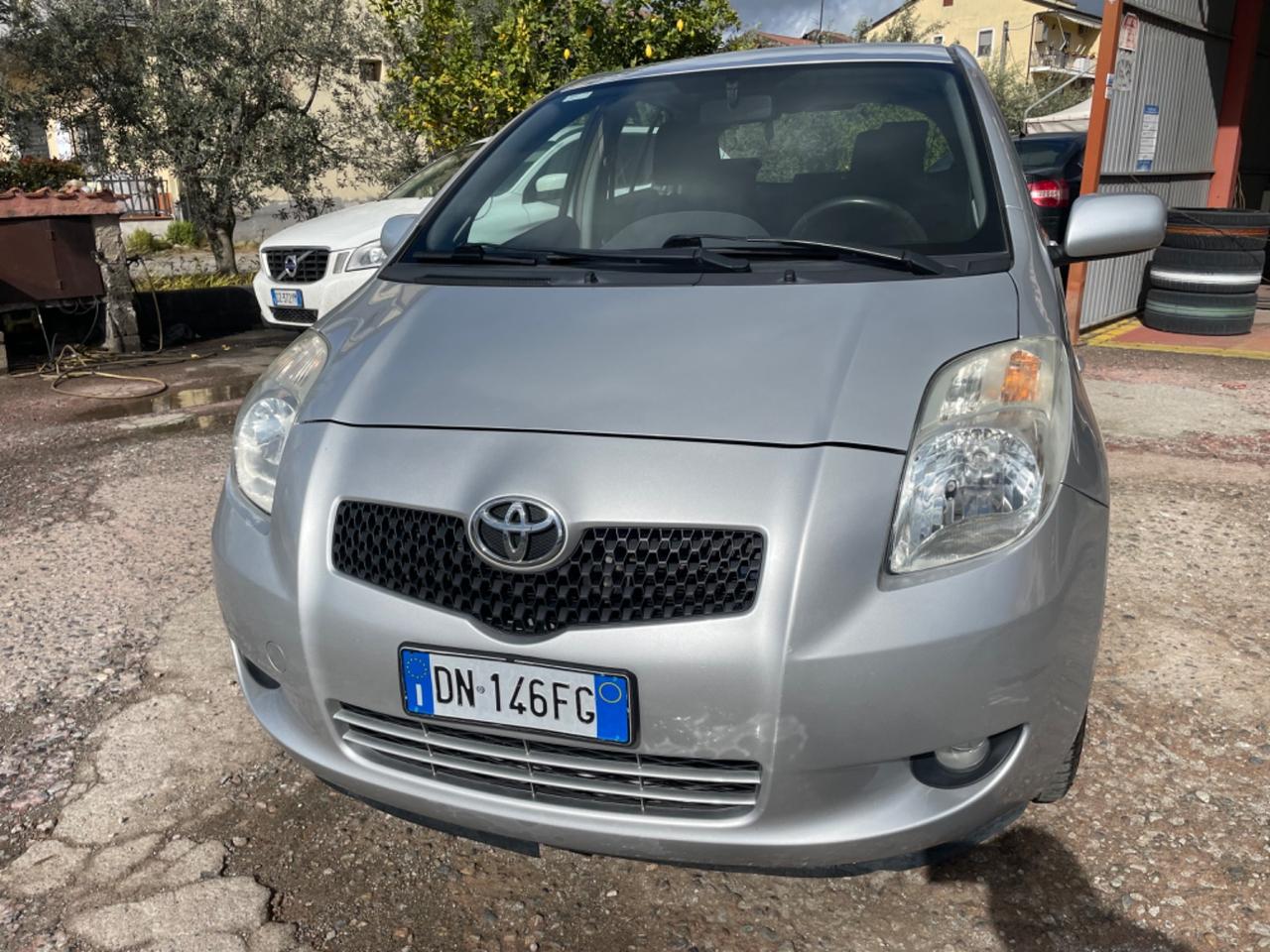 Toyota Yaris 1.3 5 porte Sol CAMBIO AUTOMATICO