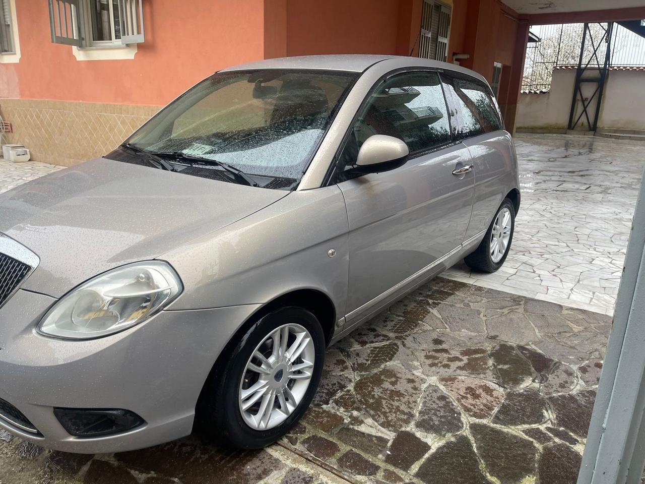 Lancia Ypsilon 1.3 MJT 75 CV Argento