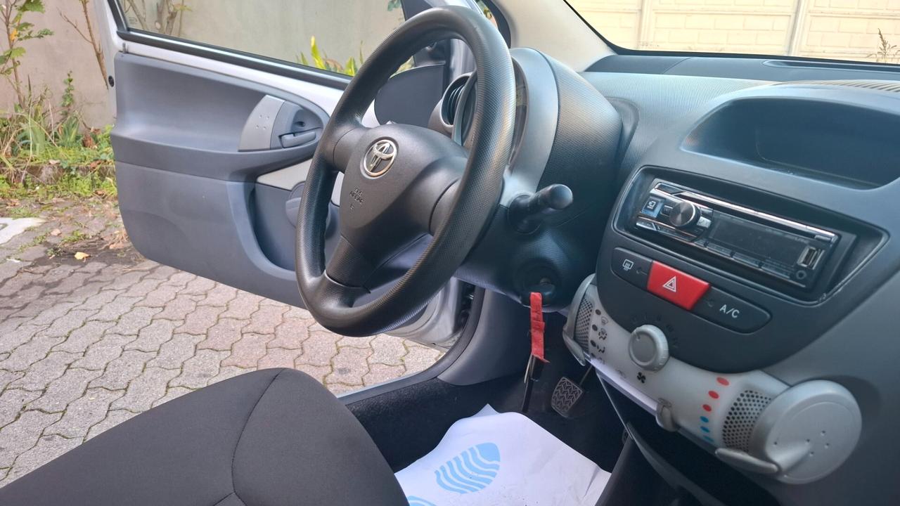 Toyota Aygo 1.0 12V VVT-i 3 porte Now Connect