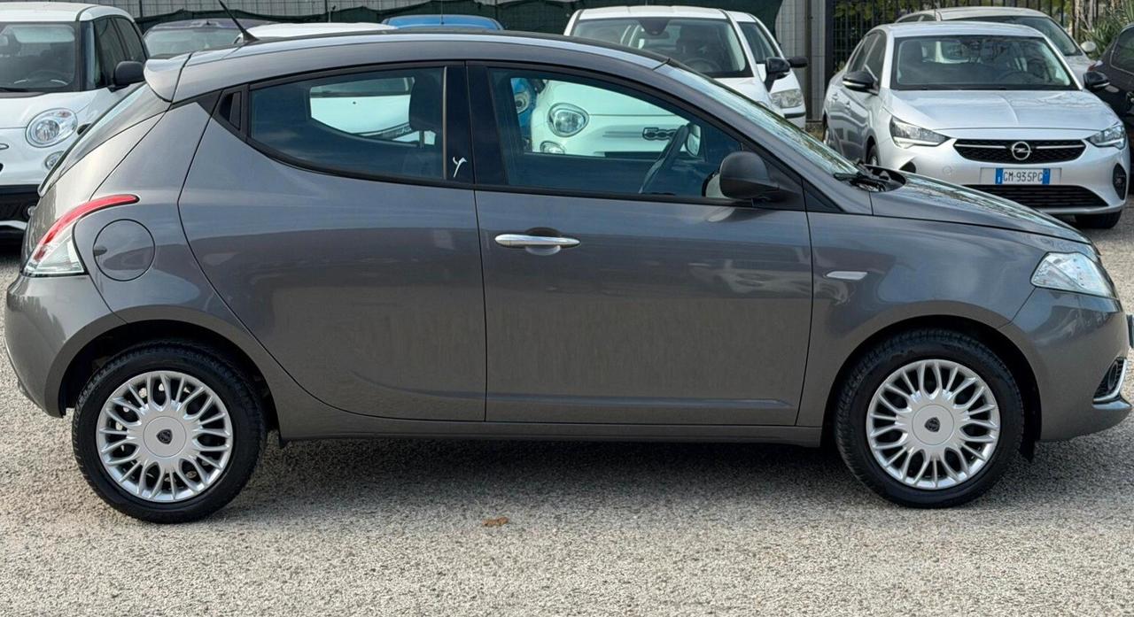 Lancia Ypsilon 1.2 69 CV 5 porte Silver