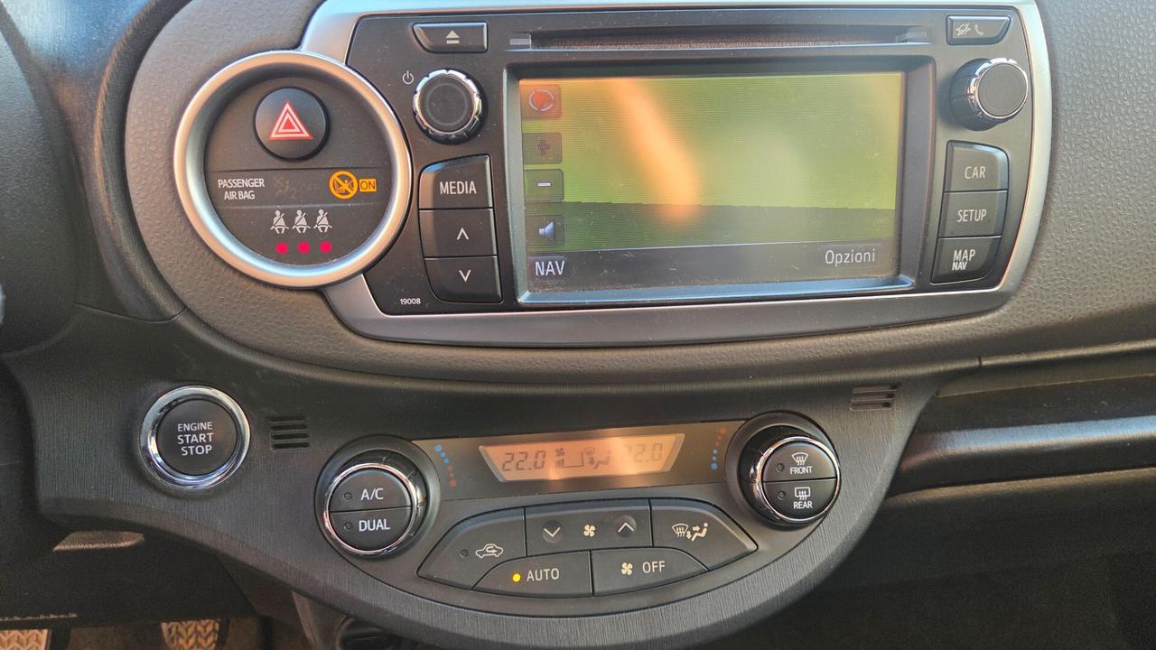 Toyota Yaris 1.3 5 porte Lounge full