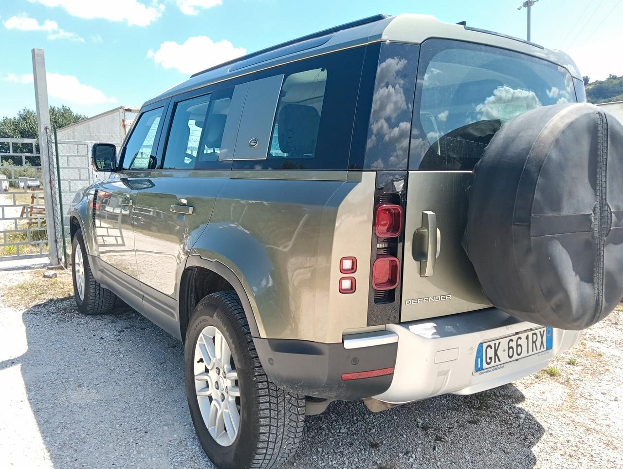 Land Rover Defender 110 3.0D I6 200 CV AWD Auto X-Dynamic SE
