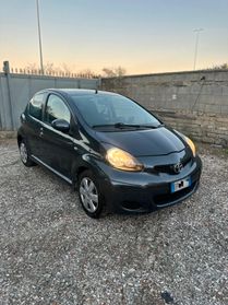 Toyota Aygo 1.0 12V VVT-i 5 porte Sol Connect Red Edition