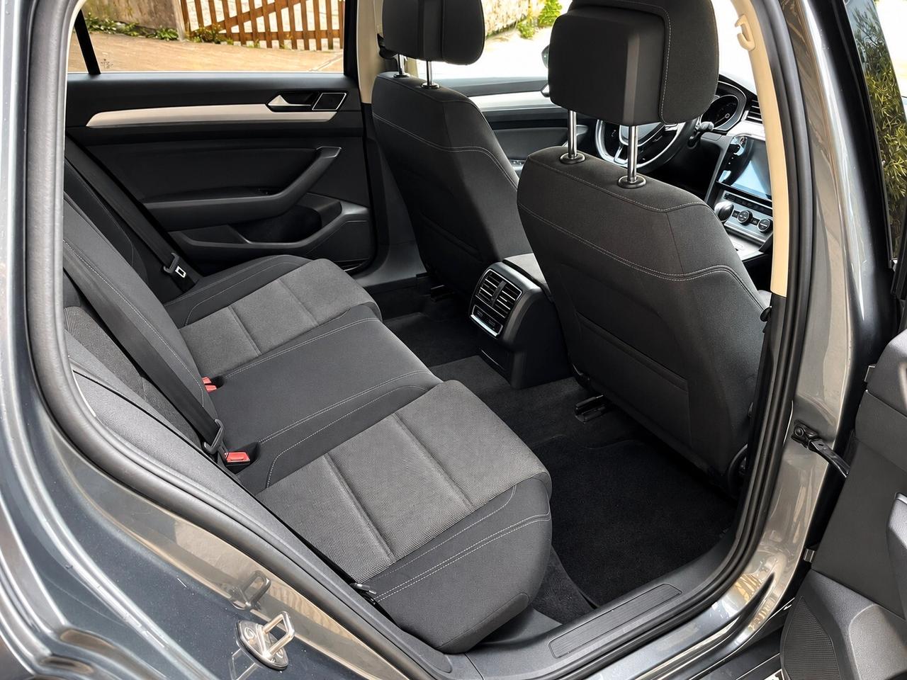 Volkswagen Passat Variant 1.6 TDI SCR DSG Business BMT