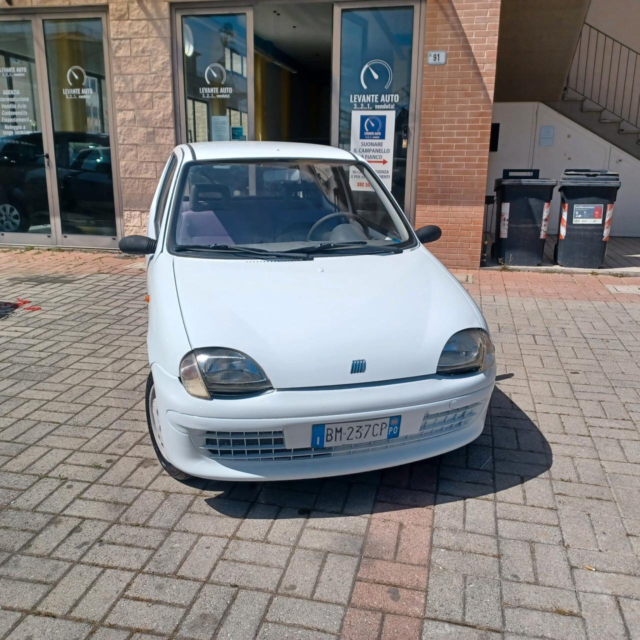 FIAT 600 BEN CONSERVATA TUTTO FUNZIONANTE
