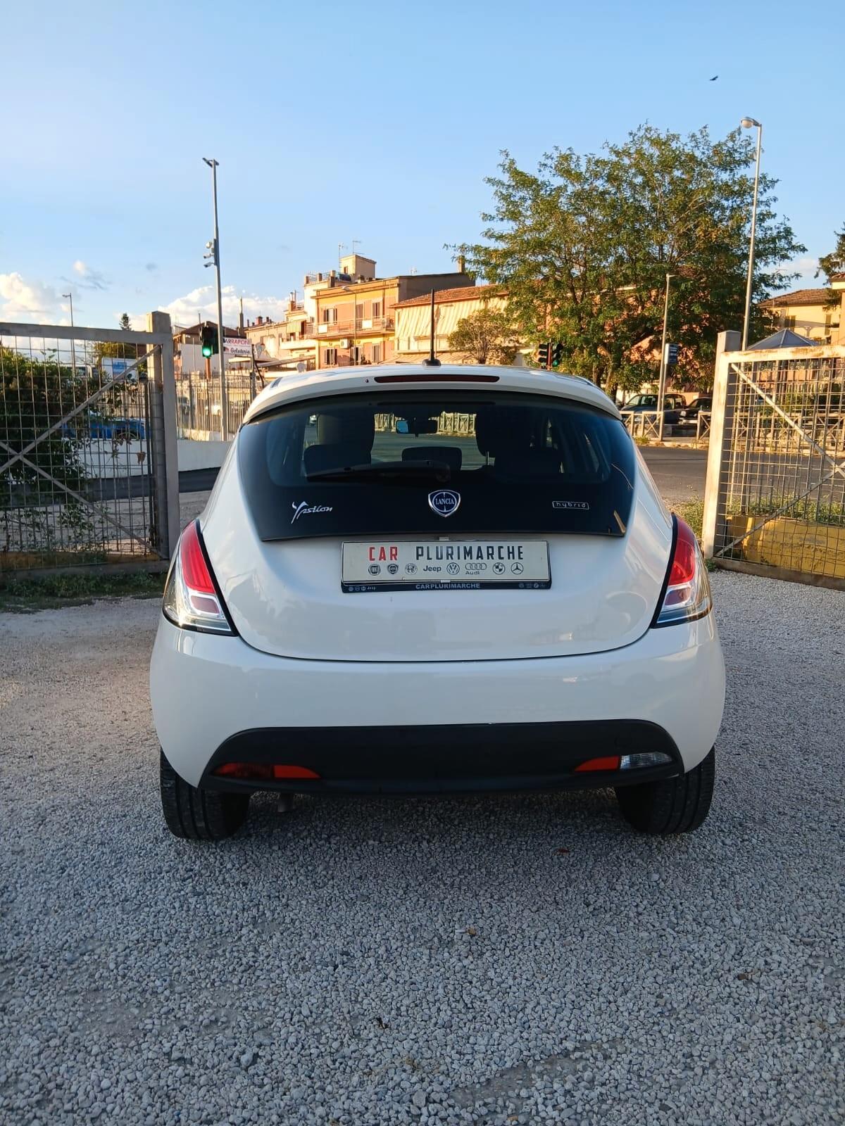 Lancia Ypsilon 1.0 FireFly 5 porte S&S Hybrid Ecochic Silver