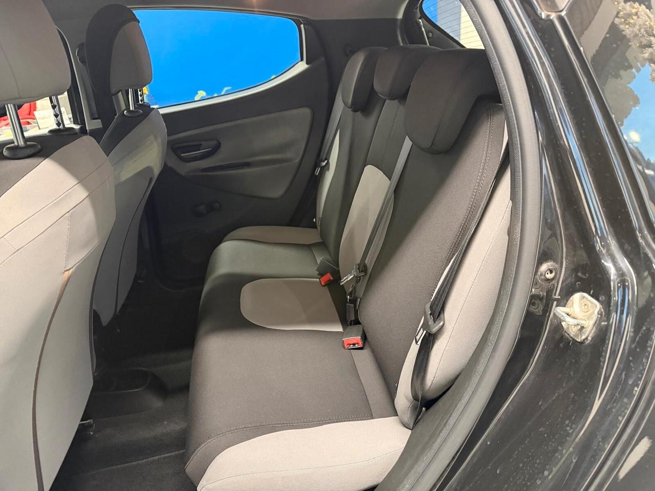 Lancia Ypsilon 1.2 benzina Neopatentati