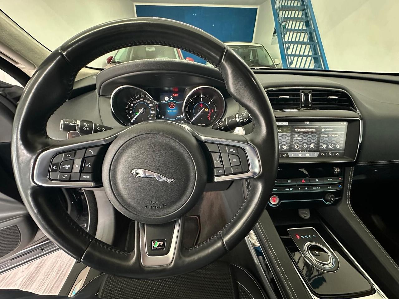 Jaguar F-Pace 2.0 D 180 CV AWD aut. R-Sport