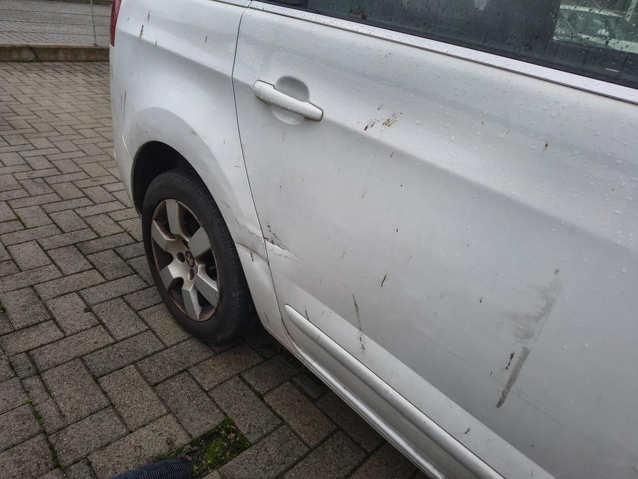 Peugeot 5008 7 POSTI 1.6 HDi +GANCIO TRAINO *PER COMMERCIANTI*