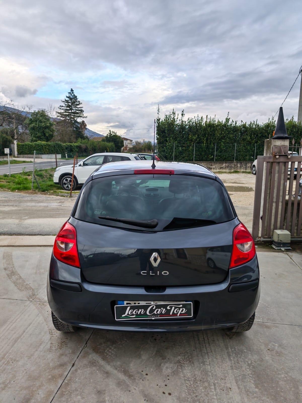 Renault Clio 1.2 16V 5 porte Yahoo! Garanzia 12 mesi