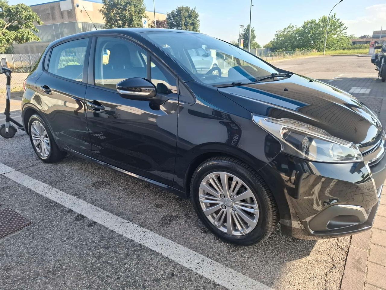 Peugeot 208 PureTech 82 5p. GPL Active
