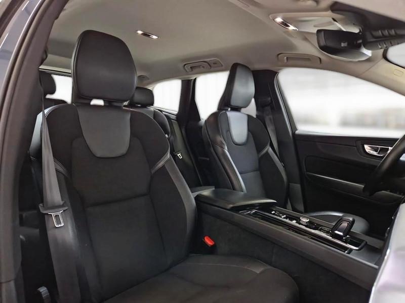 VOLVO XC60 B4 D AWD Geartronic Momentum