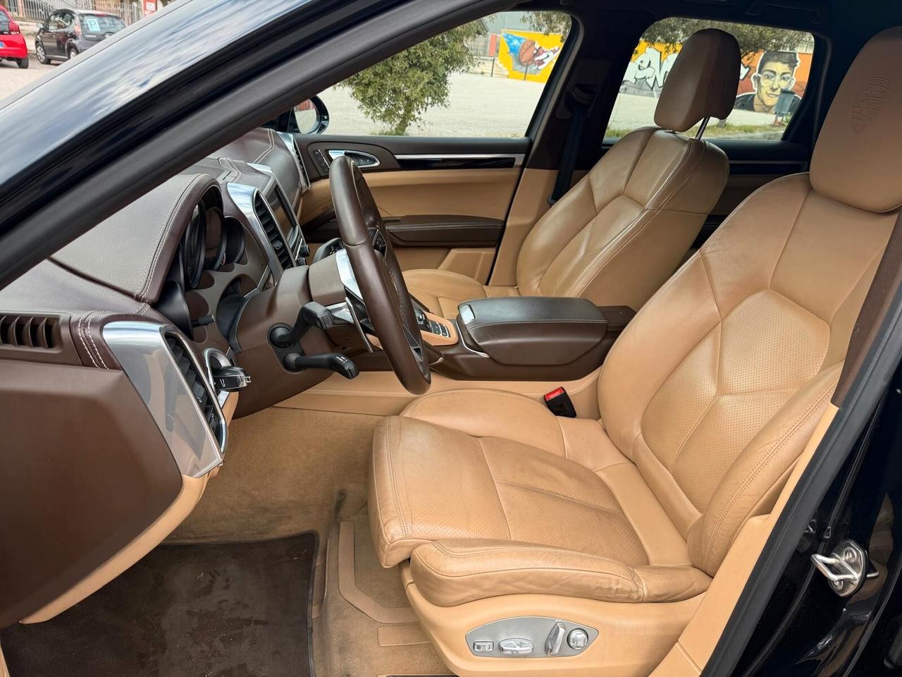 PORSCHE CAYENNE 3.0D/FARI XENO/CERCHI 21/PINZE GIALLE/VETRI PRIV TAG. CERT/PORT ELETTRICO/TELC.POST !!