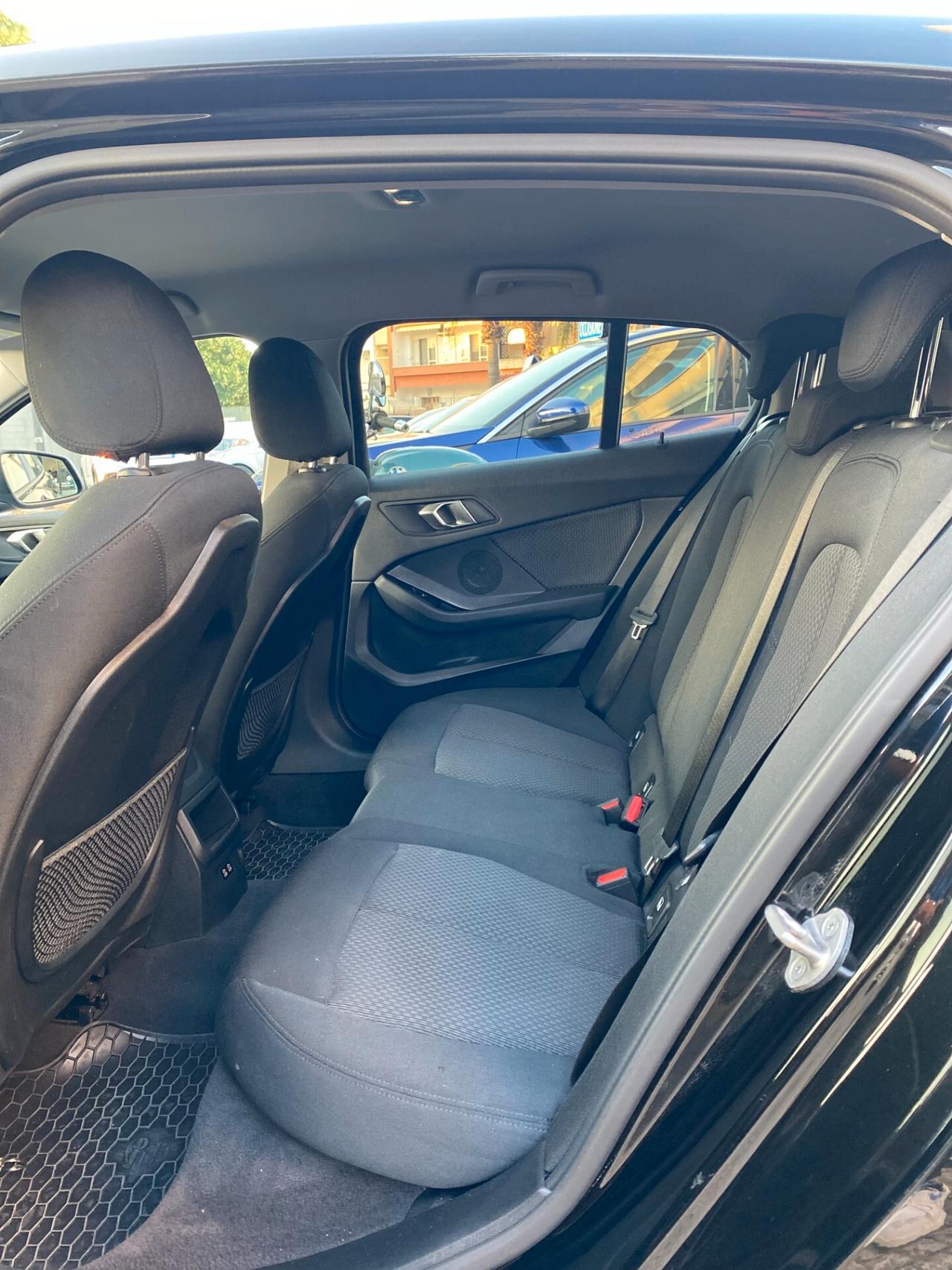 Bmw 116 116d 5p. Business Advantage