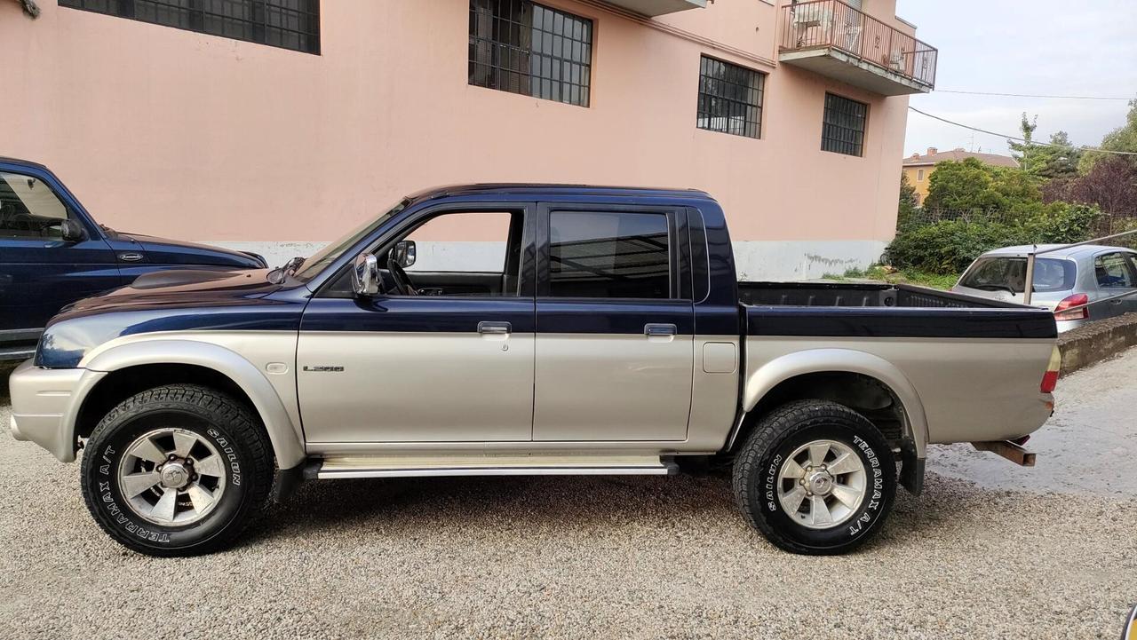 Mitsubishi L200 2.5 TD Double Cab Aut e Gancio