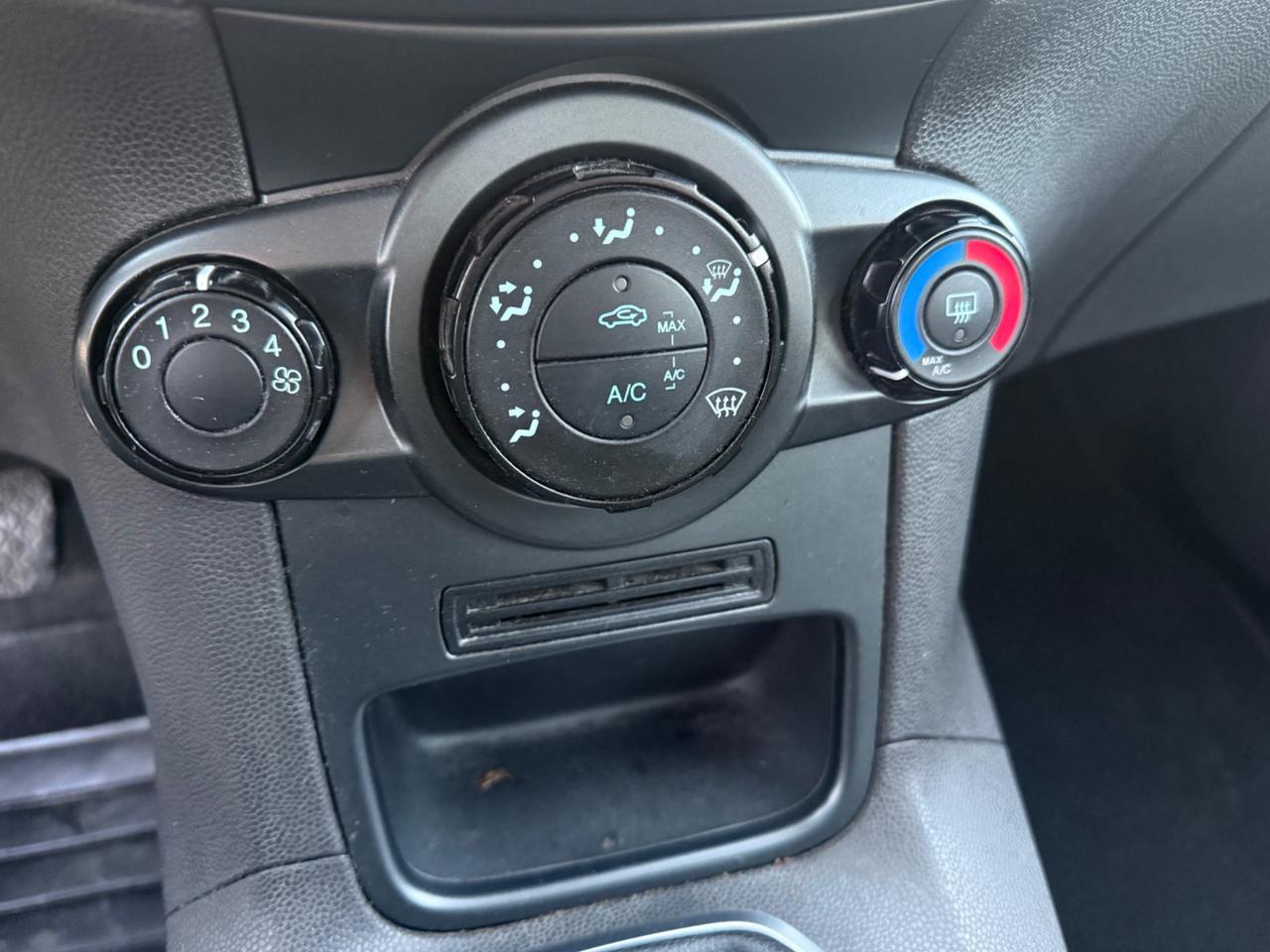 Ford Fiesta 1.0 80CV 5 porte Black & White Edition