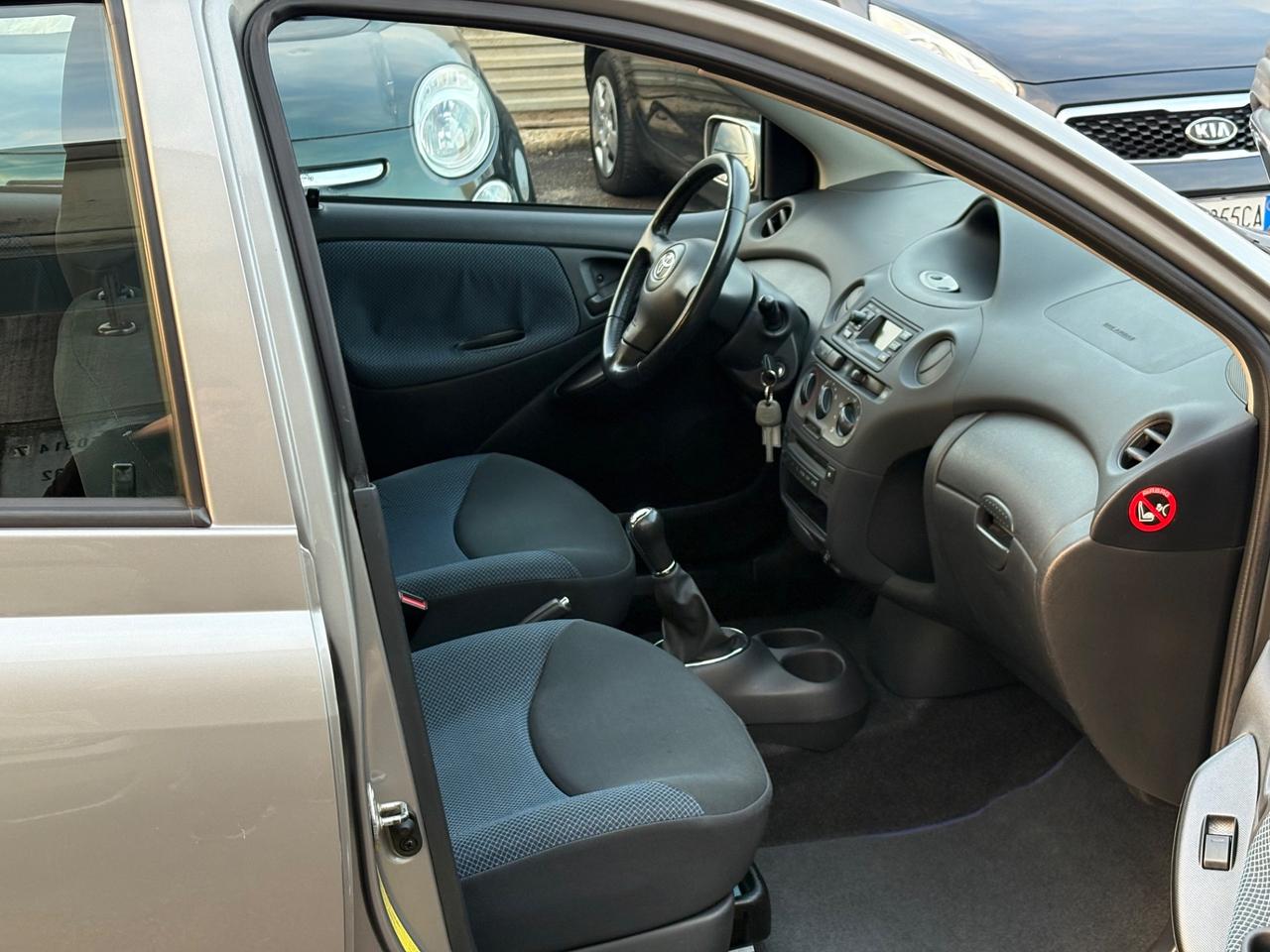 Toyota Yaris 1.0i 16V cat 5 porte Sol UNICO PROPRIETARIO