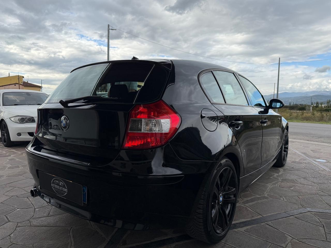 BMW 116i Futura 116cv Total Black okneopatentati