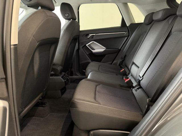 AUDI Q3 35 TDI Business Advanced